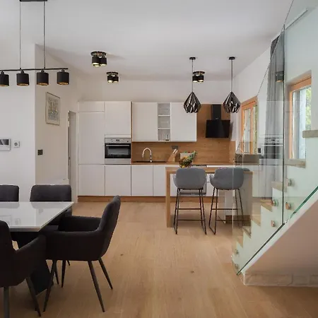 Ferienhaus Fur 10 Personen In Sria, Dalmatien Norddalmatien * Srima