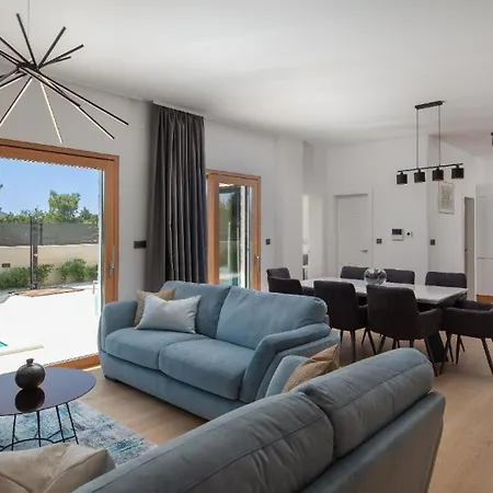 Ferienhaus Fur 10 Personen In Sria, Dalmatien Norddalmatien * Srima