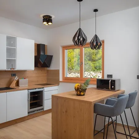 Ferienhaus Fur 10 Personen In Sria, Dalmatien Norddalmatien * Srima