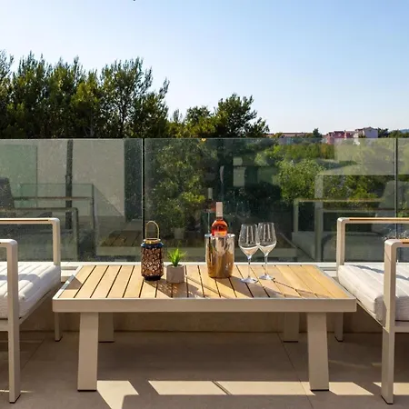 Ferienhaus Fur 10 Personen In Sria, Dalmatien Norddalmatien * Srima