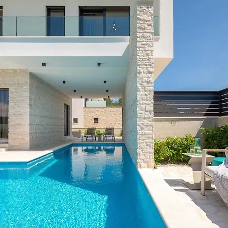 Vakantiehuis Ferienhaus Fur 10 Personen In Sria, Dalmatien Norddalmatien *