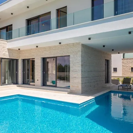 Ferienhaus Fur 10 Personen In Sria, Dalmatien Norddalmatien *